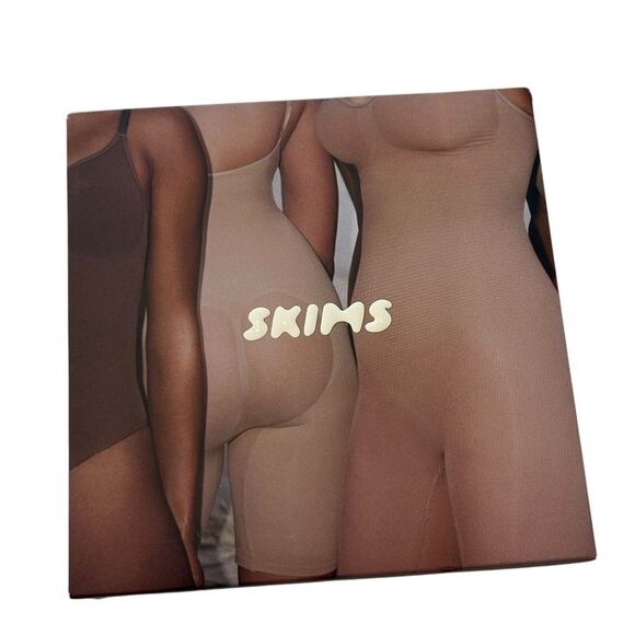 Skims Size L/XL Sculpting Thong Bodysuit Sienna Brown Shapewear Iconic NWT - Picture 4 of 10